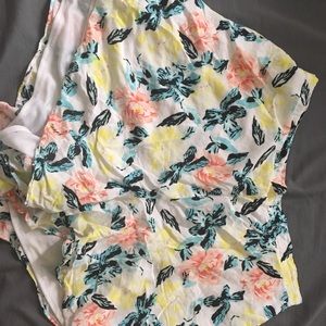 Floral printed flowy shorts